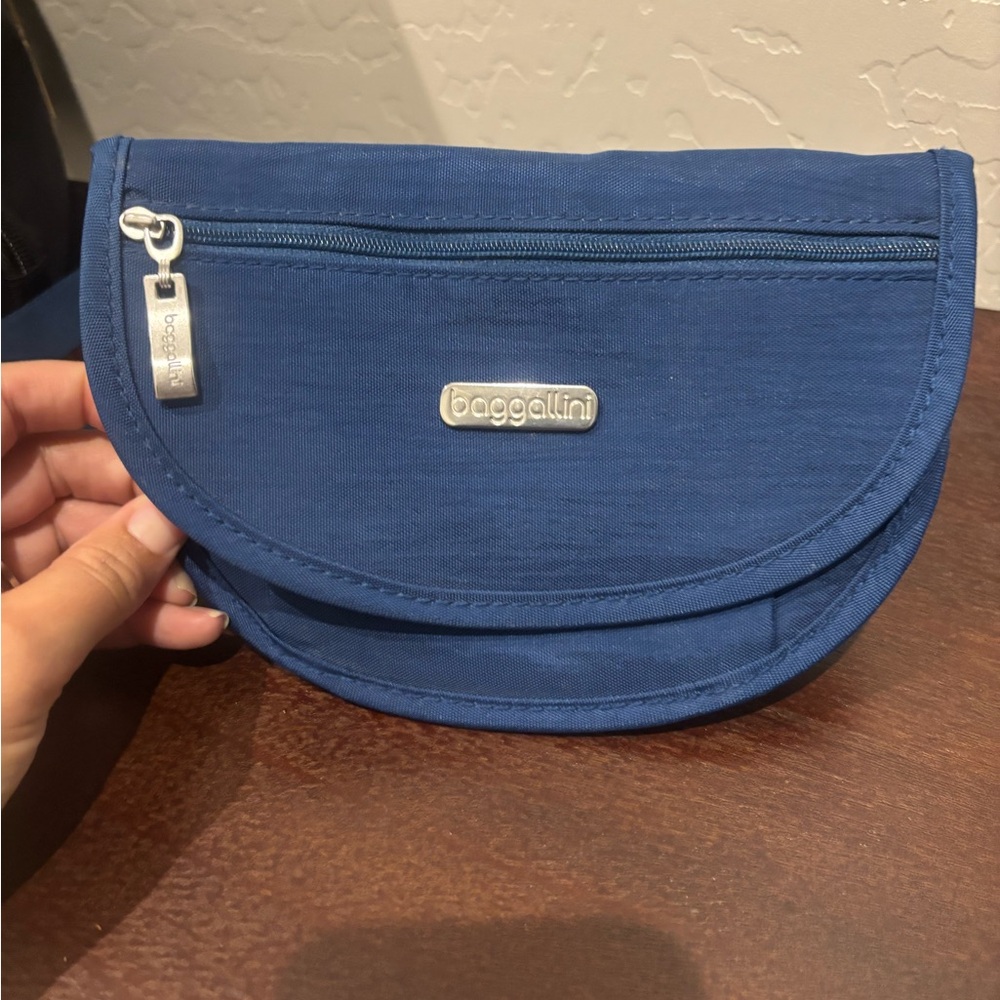 Baggallini Blue Clutch with Textured Pleated Design